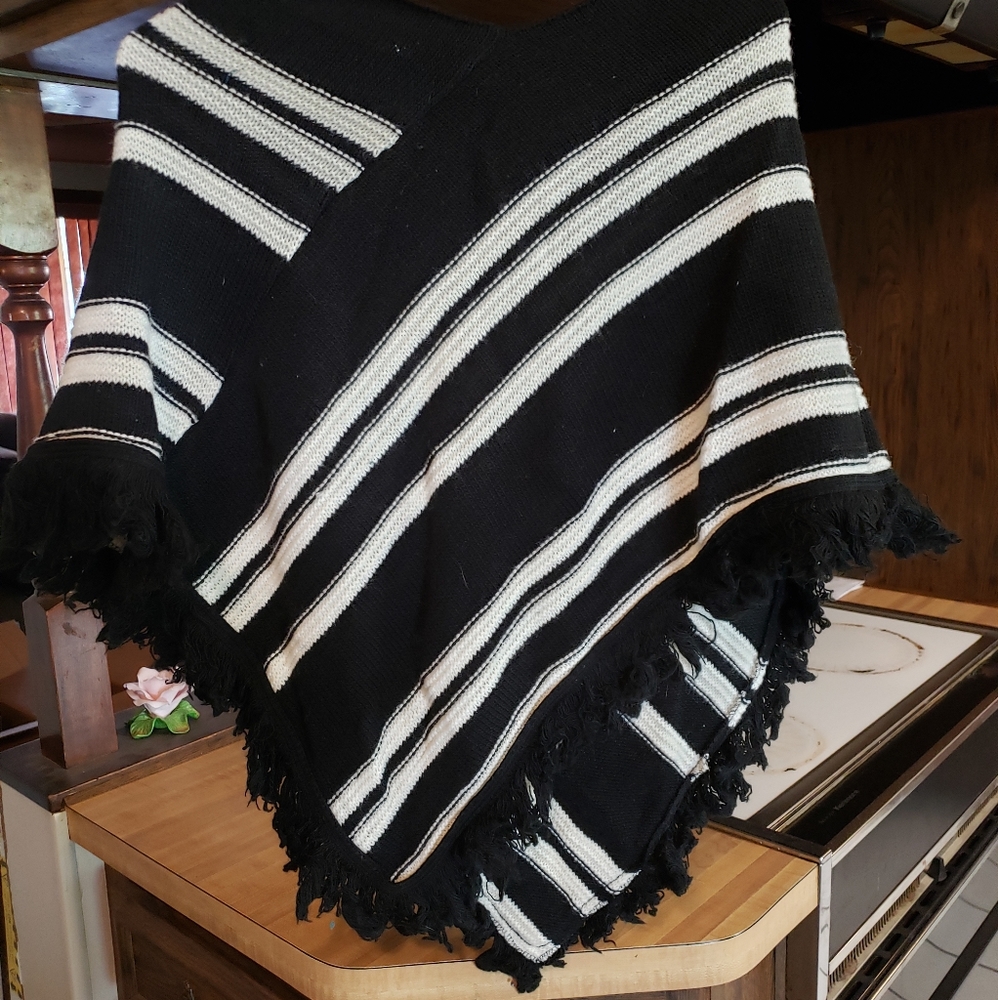 Knit Avenue Plus one size poncho